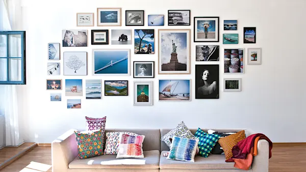 LP | About us | Textblock Section | Column | Image #1 petersburg hanging with whitewall products.