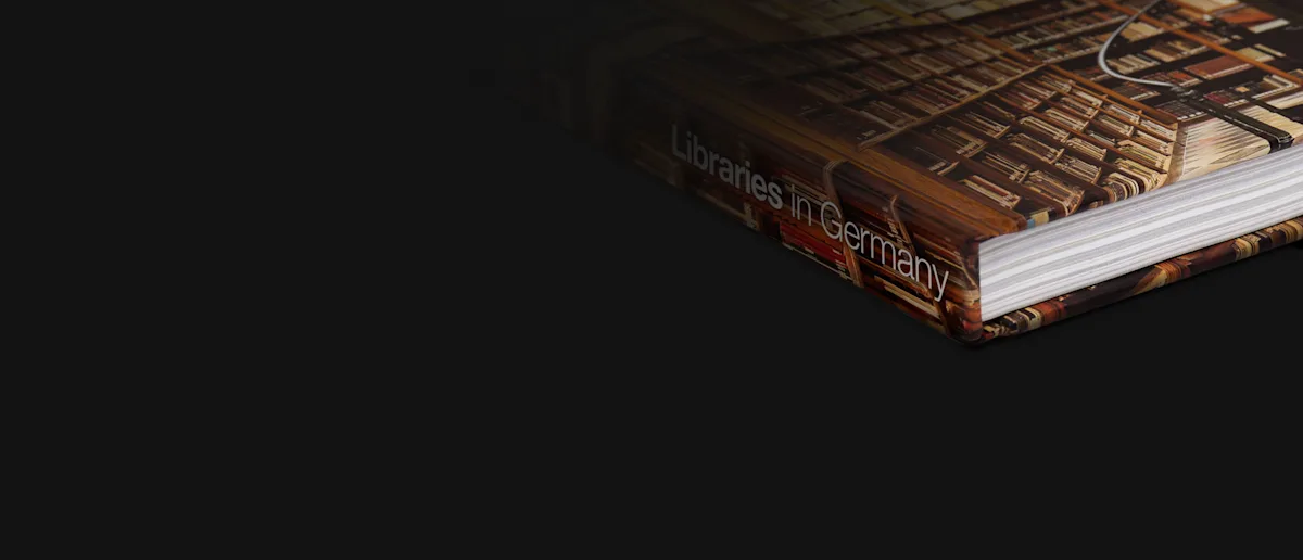 PDP | Bildband | Icon Grid Section | USP | Mobile | Media #1 Corner of a coffee table book against a black background