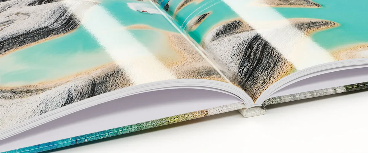 PDP | Bildband | Image Slider Section | Inkjet-Papiere | Slide #3 Close-up of high-gloss inkjet paper