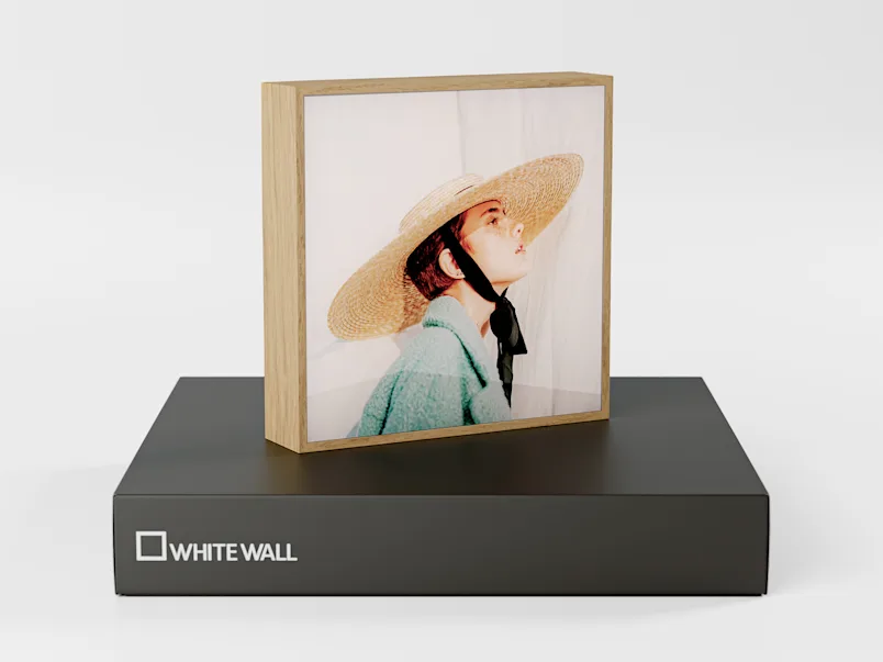 PDP | ArtBox Gift Edition | Product Selector Section | Media #1 ArtBox standing on top of closed gift box.