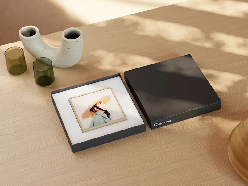 PDP | ArtBox Gift Edition | Product Selector Section | Media #2 ArtBox lying in gift box.