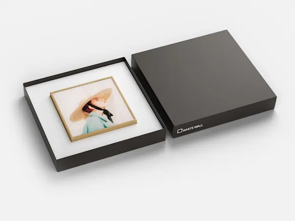 PDP | ArtBox Gift Edition | Images Text Section > Gift box | Media #1 ArtBox lying in gift box.