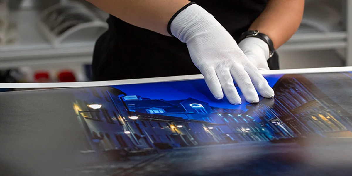 WhiteWall Photo Lab Manufacturing of a photo print in our photo lab.