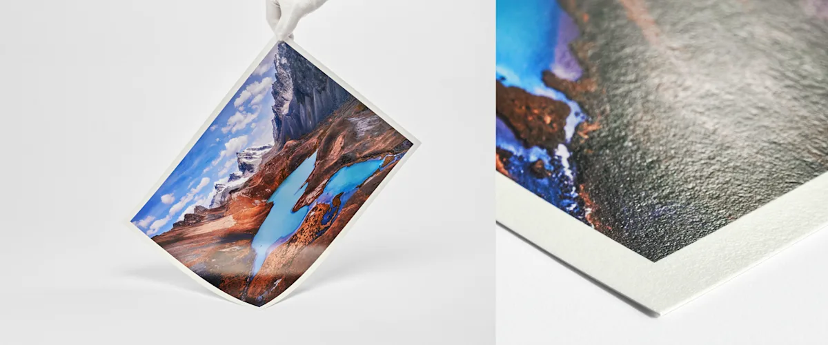 Fine Art Paper Hahnemühle Photo Rag Baryta Hand with white gloves holding fine art print with landscape motif on glossy baryta paper.