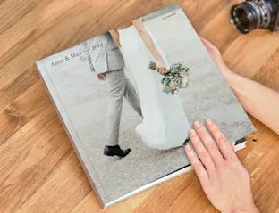 LP | Katharina Wergen | Textblock Section | Column | BILDBAND 3 wedding coffee table book with linen cover.