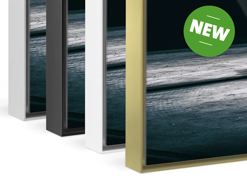 PDP | Aluminium ArtBox | Product Selector Section | Media #3 Close up of our ArtBox Aluminum frames in the colors silver, black, white and gold standing behind each other.