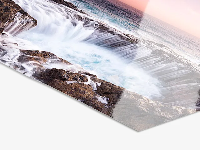 PDP | Metallic ultraHD Photo Print | Product Selector Section | Media #2 close up of a metallic ultraHD photo print on Fuji Crystal Pearl paper.