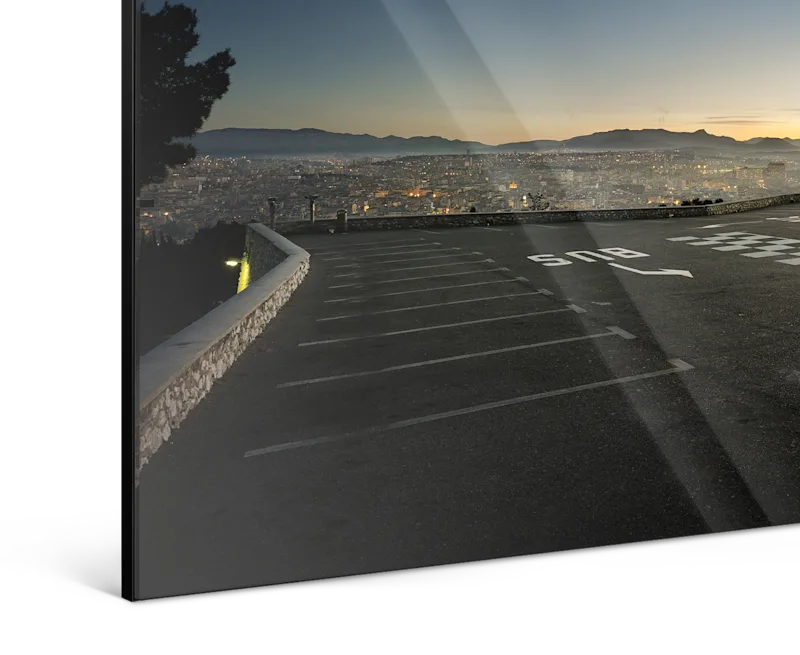 Close-up of the master print with slimline frame in black.