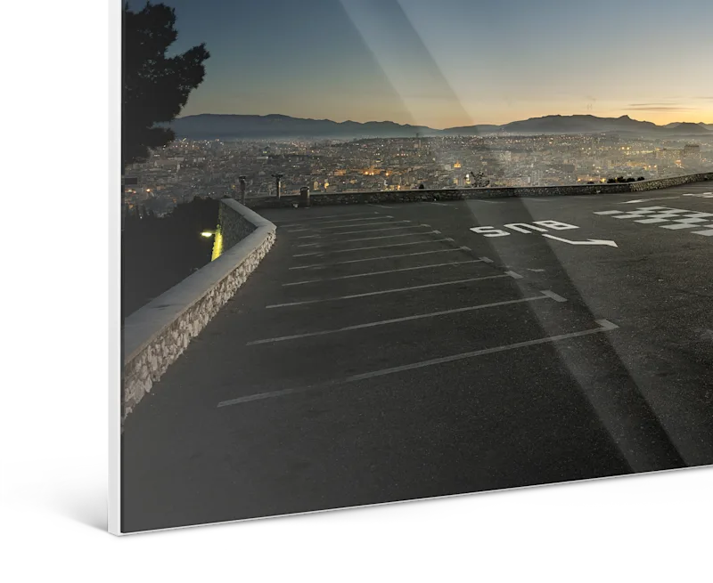 Close-up of the master print with slimline frame in white.