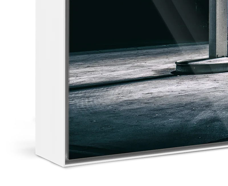 Close-up of an ArtBox Aluminum with 50 mm profile in wihite.