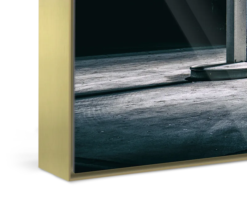 Close-up of an ArtBox Aluminum with 50 mm profile in Gold.