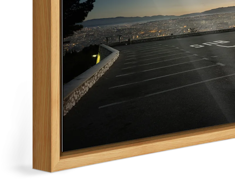 Close-up of the master print with Basel frame 15 mm in natural oak.