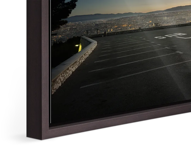 Close-up of the master print with Basel frame 15 mm in alder brown.