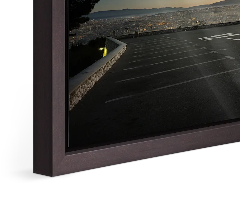 Close-up of the master print with Basel frame 31 mm in alder brown.