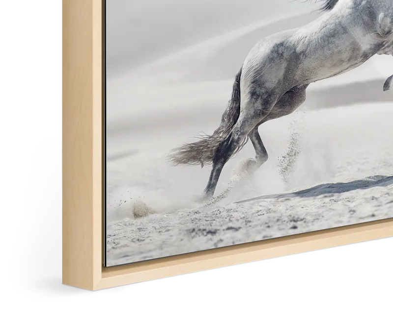 Close-up of standing floater frame Basel 0.24 in. / 6 mm in Natural maple.